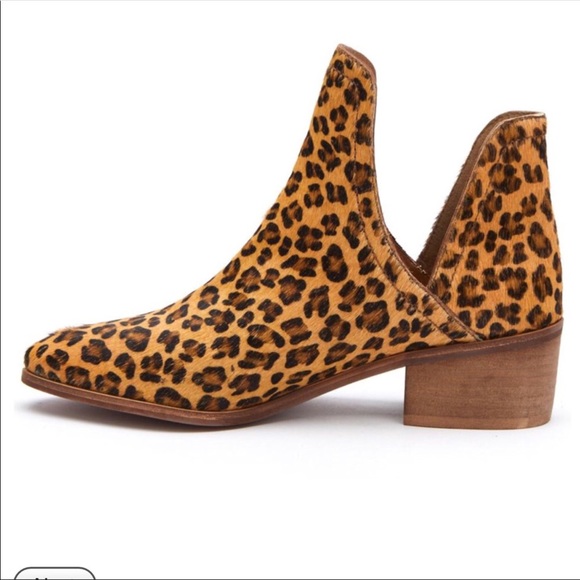 ANIMAL PRINT BOOTS LIKE NEW - SALE! - Picture 4 of 12